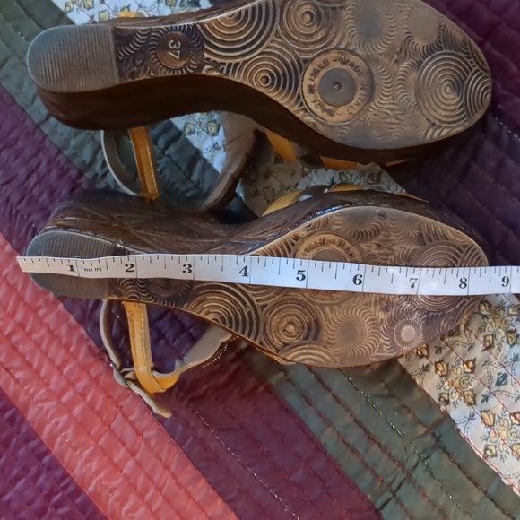 DORKING* genuine leather jewelled strappy buckled sandals, mustard size 37 - Picture 11 of 15